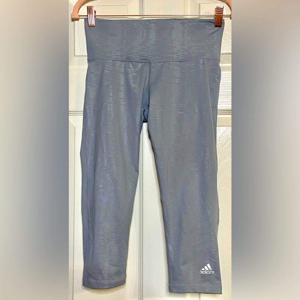 Adidas Leggings Women’s Size Small Gray Capri Leggings Athletic Activewear Gym